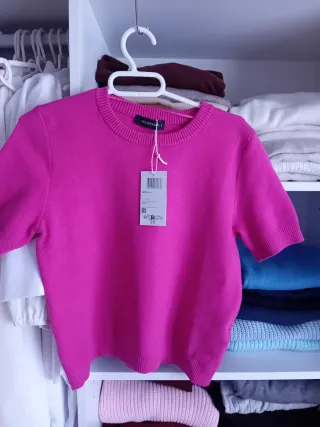 Jersey rosa y prenda de regalo