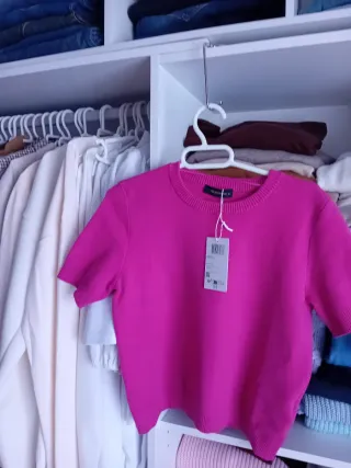 Jersey rosa y prenda de regalo