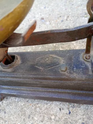 Balanza antigua 2 kg