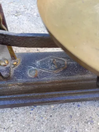 Balanza antigua 2 kg