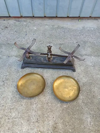 Balanza antigua 2 kg