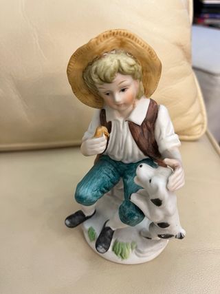Figura niño con perro de porcelana