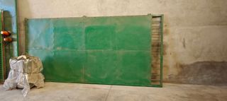 Puertas de hierro verdes