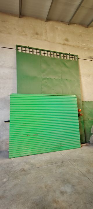 Puertas de hierro verdes