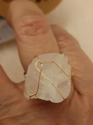 Anillo Piedra Blanca y Dorado