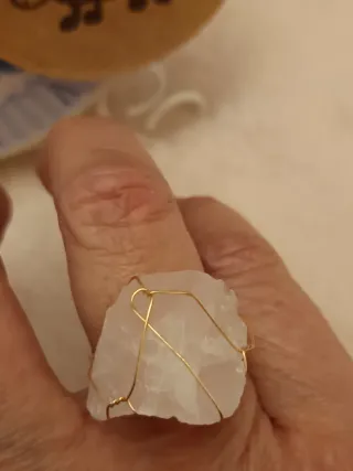 Anillo Piedra Blanca y Dorado