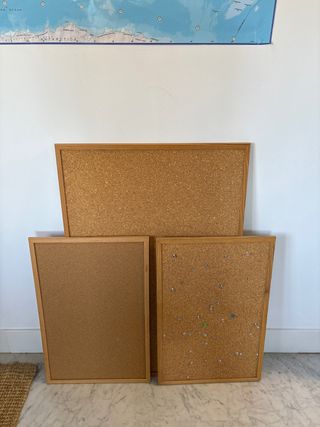 Tableros de corcho de madera. Pizarra.