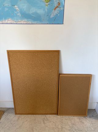 Tableros de corcho de madera. Pizarra.