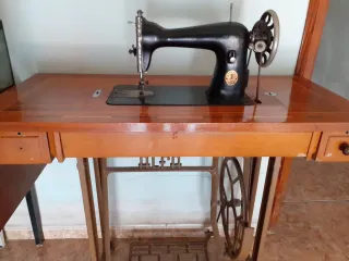 Máquina de coser Alfa de madera