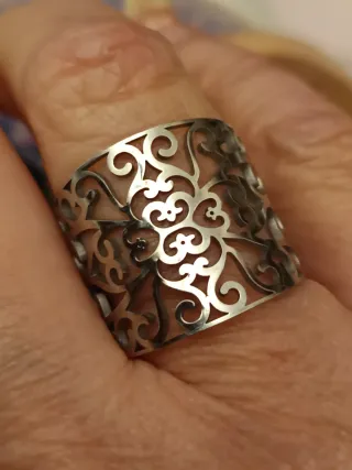 Anillo Acero plateado con diseño calado