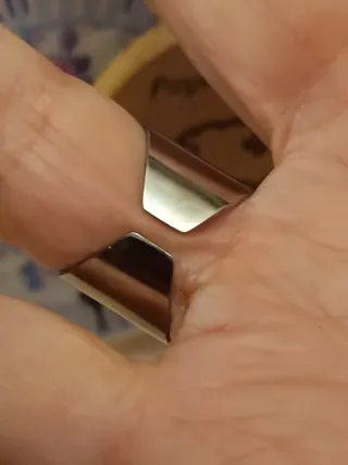 Anillo Acero plateado con diseño calado