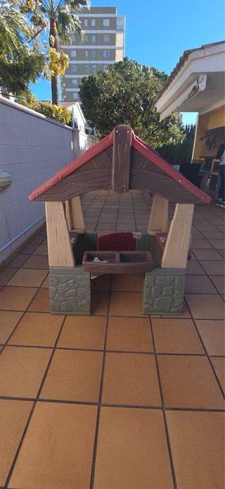 Piccola casa da giardino per bambini