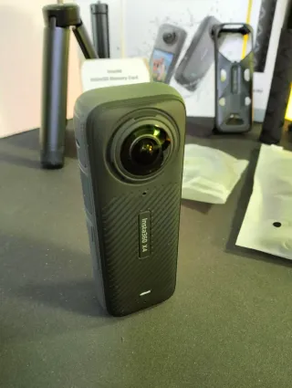 Insta360 X4 Action Cam + Accessori