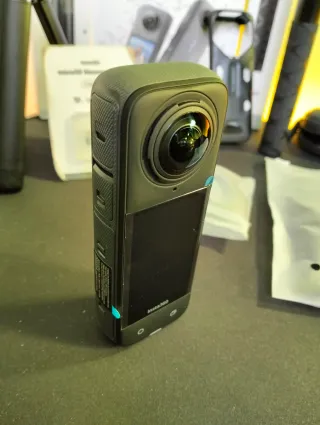 Insta360 X4 Action Cam + Accessori