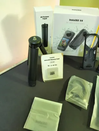 Insta360 X4 Action Cam + Accessori