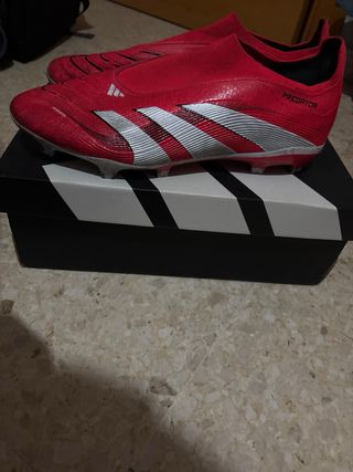 Botas Adidas Predator sin cordones poco uso