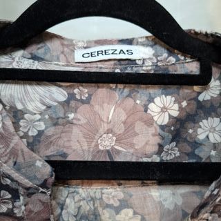 Blusa Cerezas floral semitransparente