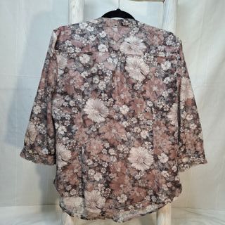 Blusa Cerezas floral semitransparente