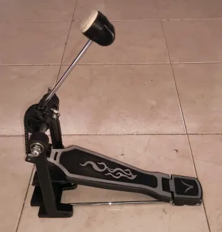 Bombo + pedal para batería Millenium