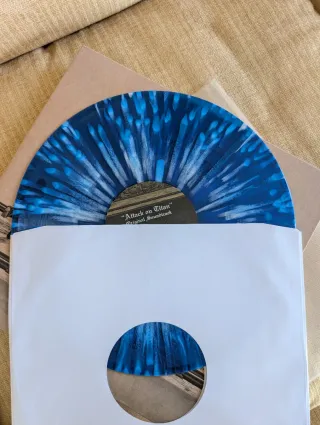 Vinil Attack on Titan Season 1 Azul e Branco