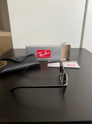 Gafas de sol Ray-Ban Clubmaster negras y plateadas