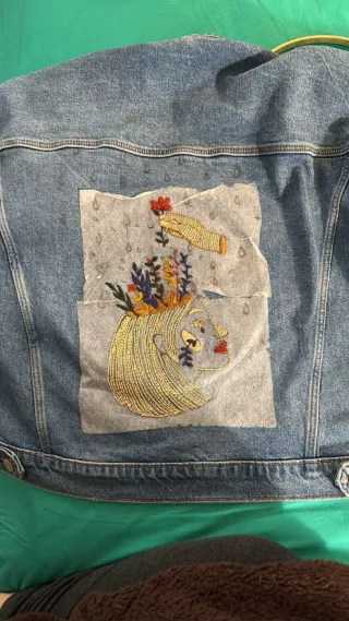 Chaqueta vaquera bordada a mano – pieza única