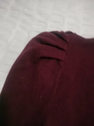 Jersey burdeos con mangas abullonadas, burdeos