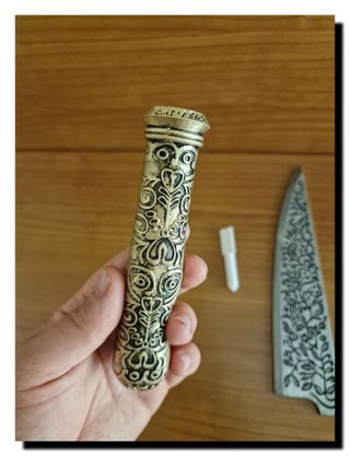 Pugnale Alice Madness Returns dipinto