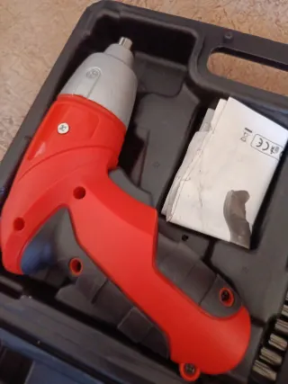 Taladro Inalámbrico con Accesorios