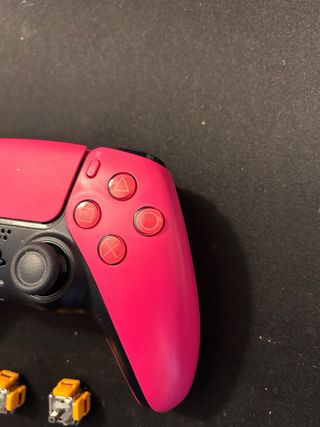 Mando PS5 Nova Pink con joysticks magnéticos