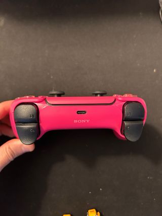 Mando PS5 Nova Pink con joysticks magnéticos
