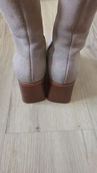 Botas beige tacón marrón
