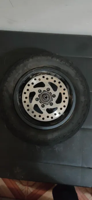 Rueda patinete con disco de freno