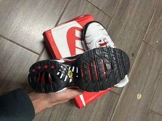 Tênis Nike Shox Branco e Vermelho