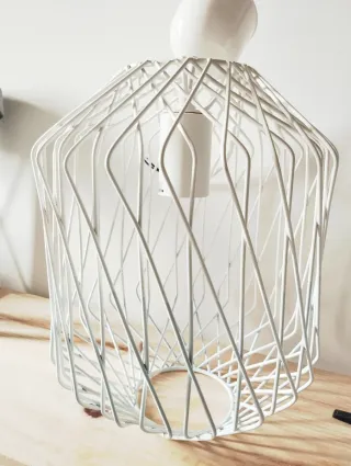 LÁMPARA DE COLGAR METÁLICA.