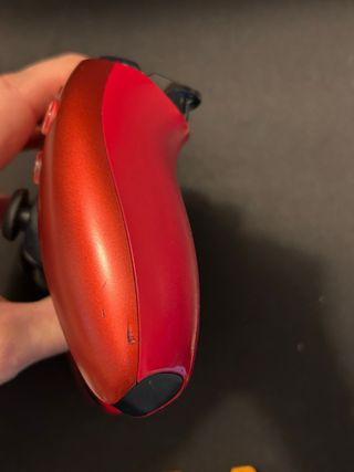 Mando PS5 Volcanic Red con joysticks magnéticos
