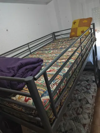 Litera metálica gris colchones y edredones