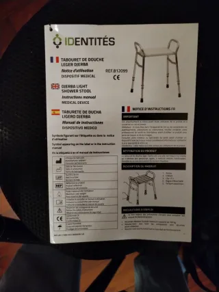 Silla de ducha/baño y 2 andadores