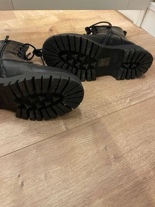 Botas negras estilo militar talla 36