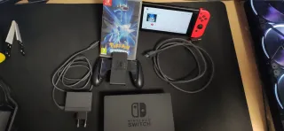 Nintendo Switch + Pokémon Diamante Brillante.