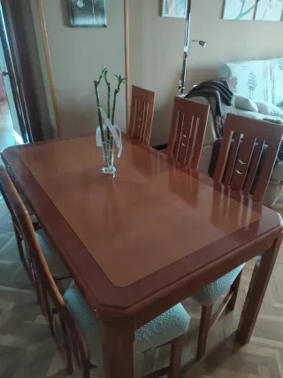 Mesa de comedor Extensible y 6 sillas.