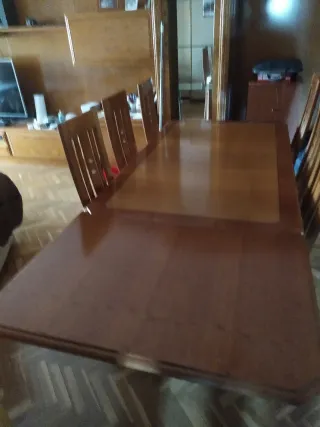 Mesa de comedor Extensible y 6 sillas.