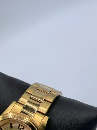 Reloj Guess Dorado Unisex Cronógrafo