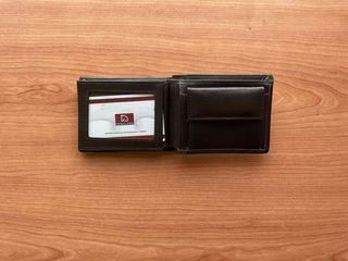 Cartera de piel marrón para hombre