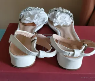 Sandalias blancas mujer talla 36. Marca Foscos