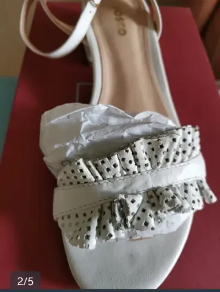 Sandalias blancas mujer talla 36. Marca Foscos