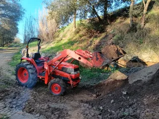 Tractor Kubota con pala.L 4200