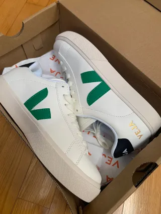 Zapatillas Veja Blancas y Verdes Talla 39