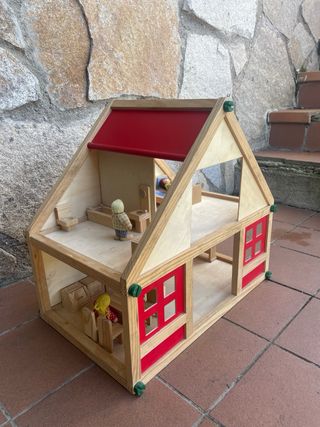 Casita de madera para muñecas