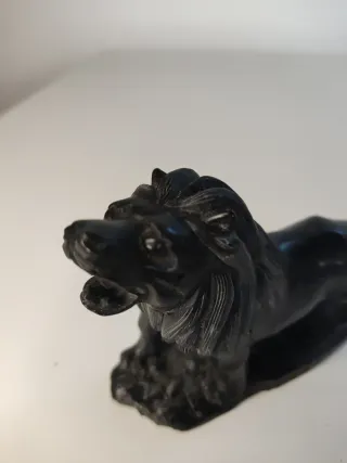 Figura león negro decorativa